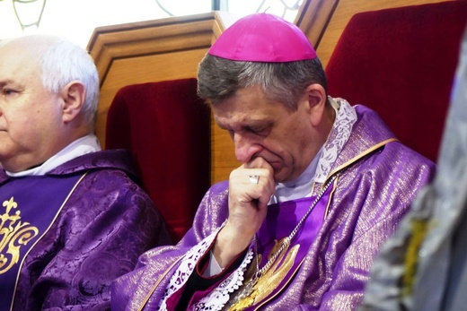 Ostatnie pożegnanie śp. ks. Tomasza Niedzieli w Bystrej Krakowskiej