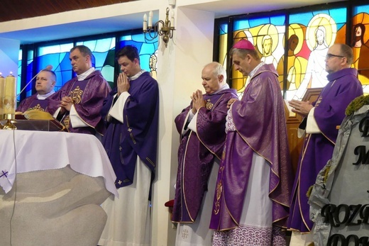 Ostatnie pożegnanie śp. ks. Tomasza Niedzieli w Bystrej Krakowskiej