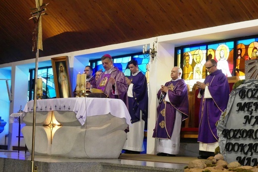 Ostatnie pożegnanie śp. ks. Tomasza Niedzieli w Bystrej Krakowskiej