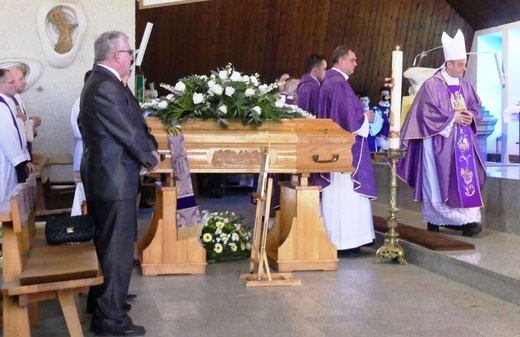 Ostatnie pożegnanie śp. ks. Tomasza Niedzieli w Bystrej Krakowskiej