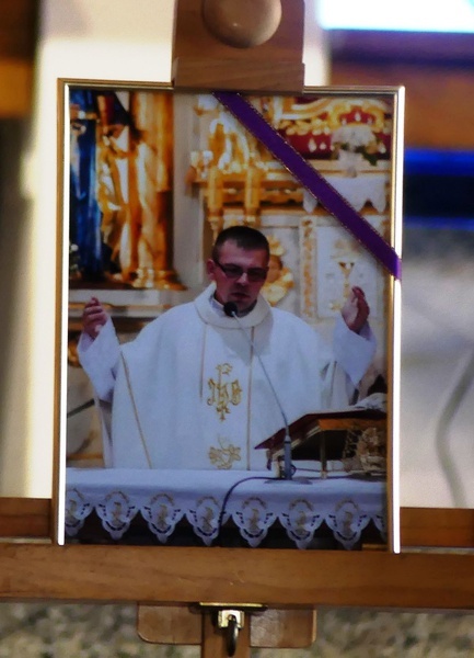 Ostatnie pożegnanie śp. ks. Tomasza Niedzieli w Bystrej Krakowskiej