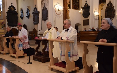 W katedrze modlitwom przewodniczył bp Andrzej F. Dziuba.
