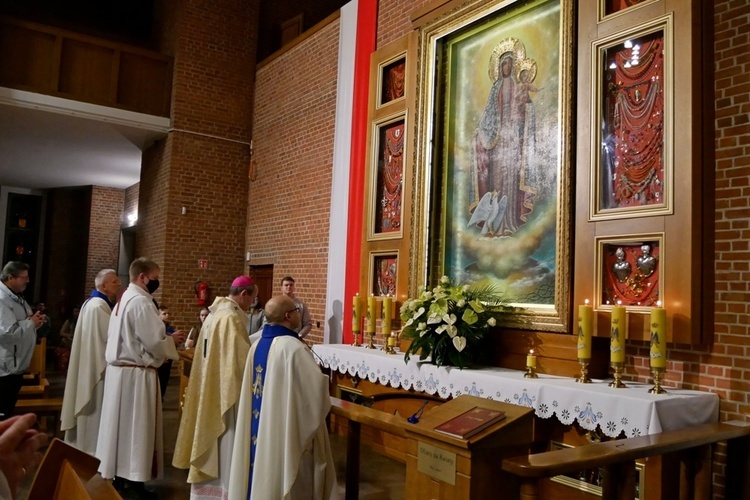 Abp Tadeusz Wojda zawierzył Niepokalanemu Sercu Maryi Rosję i Ukrainę.