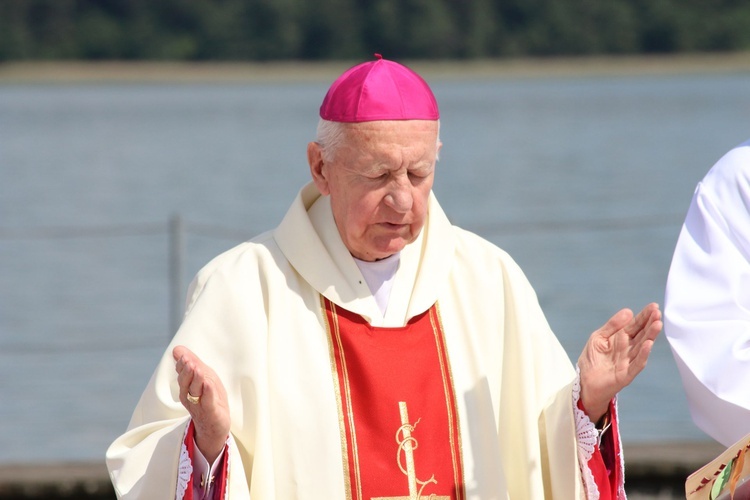 Abp Edmund Piszcz w obiektywie GN