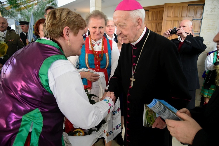 Abp Edmund Piszcz w obiektywie GN