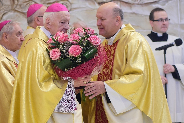 Abp Edmund Piszcz w obiektywie GN