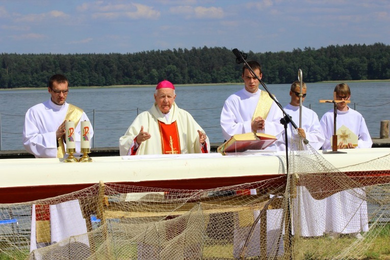Abp Edmund Piszcz w obiektywie GN