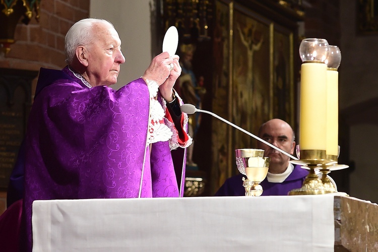 Abp Edmund Piszcz w obiektywie GN