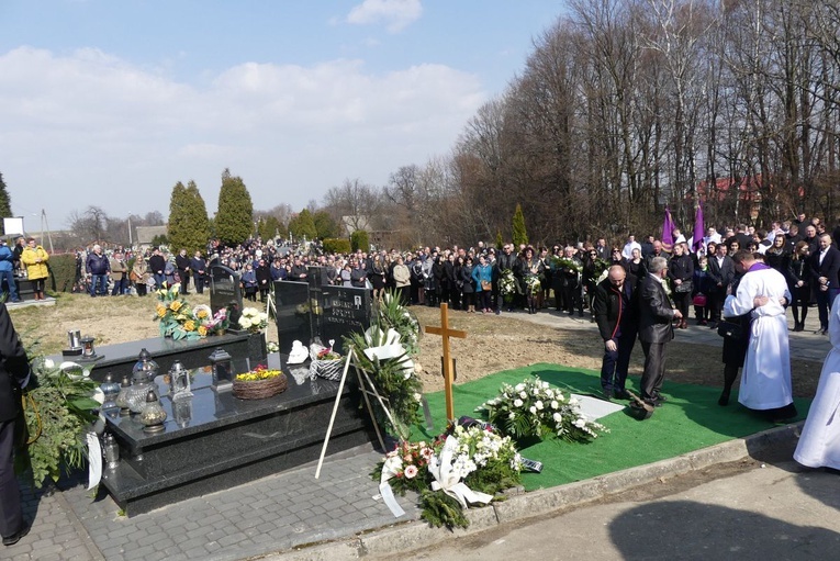 Uroczystości pogrzebowe ks. Tomasza Niedzieli w Bulowicach
