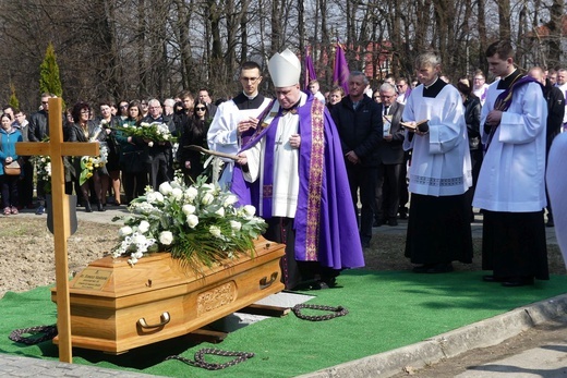 Uroczystości pogrzebowe ks. Tomasza Niedzieli w Bulowicach