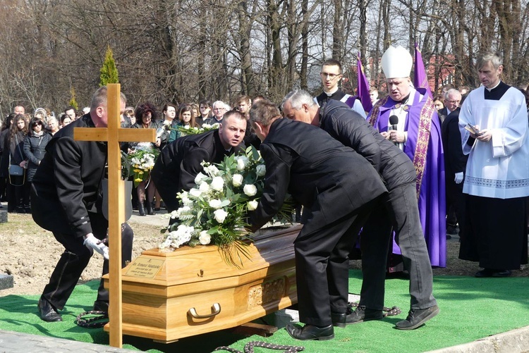 Uroczystości pogrzebowe ks. Tomasza Niedzieli w Bulowicach