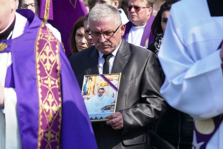 Uroczystości pogrzebowe ks. Tomasza Niedzieli w Bulowicach