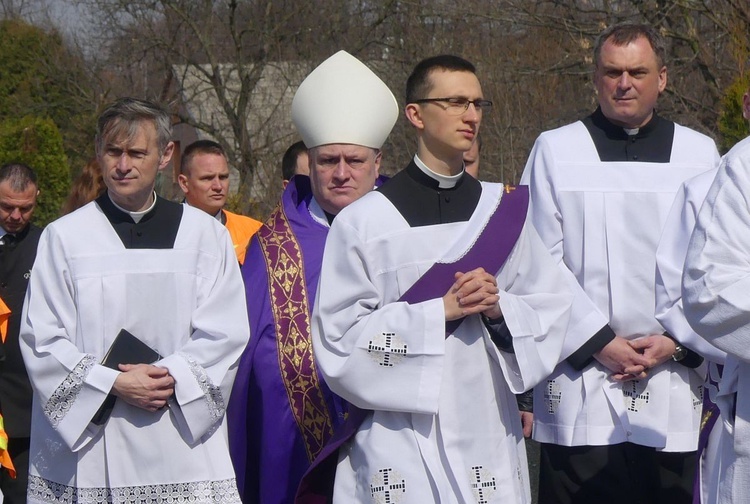 Uroczystości pogrzebowe ks. Tomasza Niedzieli w Bulowicach