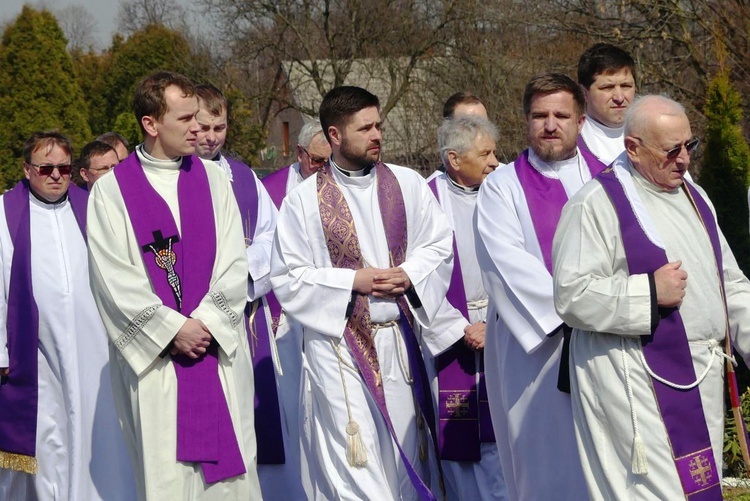 Uroczystości pogrzebowe ks. Tomasza Niedzieli w Bulowicach