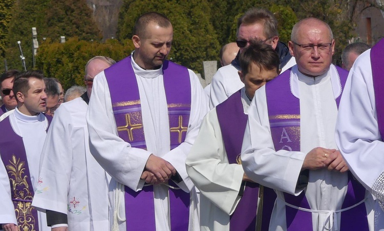 Uroczystości pogrzebowe ks. Tomasza Niedzieli w Bulowicach