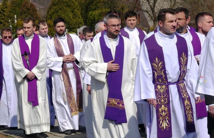 Uroczystości pogrzebowe ks. Tomasza Niedzieli w Bulowicach