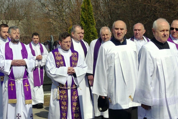 Uroczystości pogrzebowe ks. Tomasza Niedzieli w Bulowicach