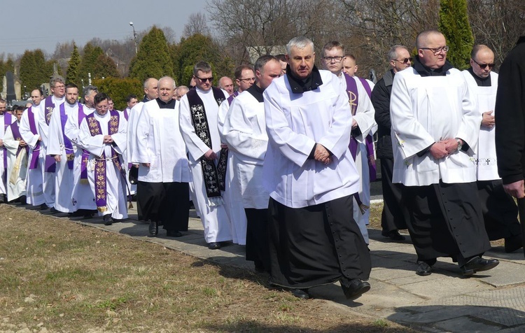 Uroczystości pogrzebowe ks. Tomasza Niedzieli w Bulowicach