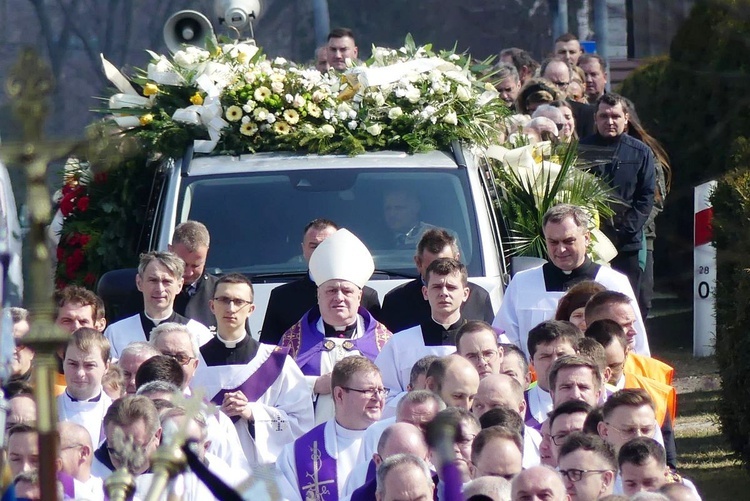 Uroczystości pogrzebowe ks. Tomasza Niedzieli w Bulowicach