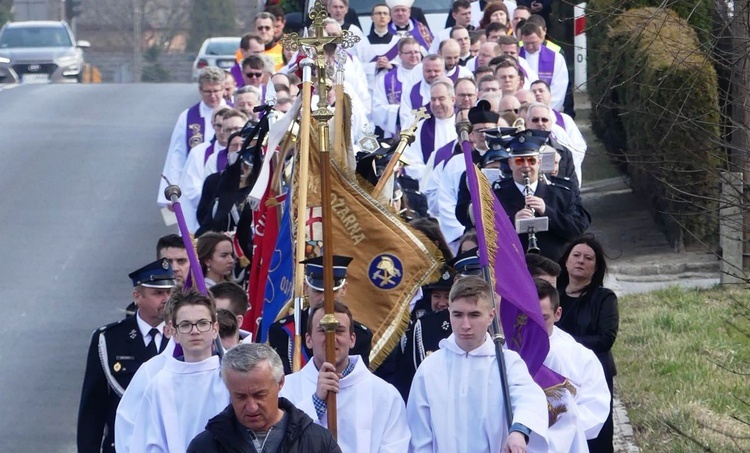 Uroczystości pogrzebowe ks. Tomasza Niedzieli w Bulowicach