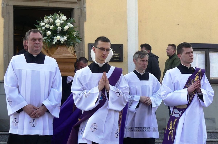 Uroczystości pogrzebowe ks. Tomasza Niedzieli w Bulowicach