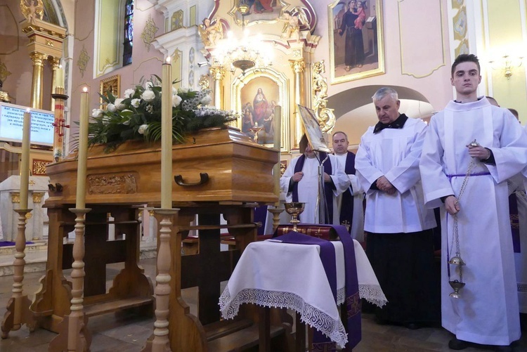 Uroczystości pogrzebowe ks. Tomasza Niedzieli w Bulowicach