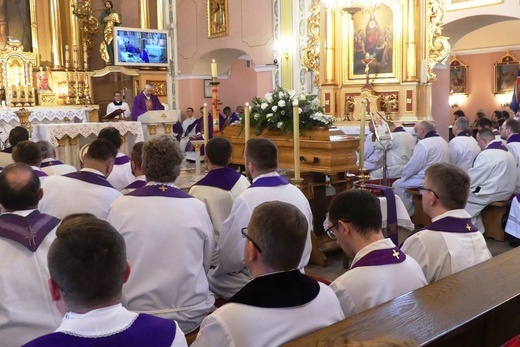 Uroczystości pogrzebowe ks. Tomasza Niedzieli w Bulowicach