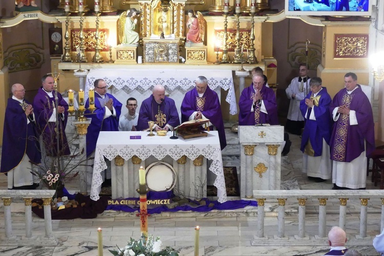 Uroczystości pogrzebowe ks. Tomasza Niedzieli w Bulowicach