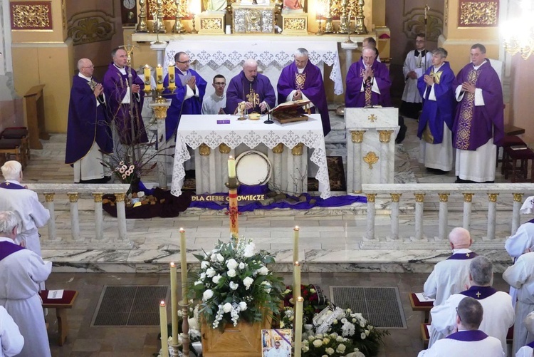 Uroczystości pogrzebowe ks. Tomasza Niedzieli w Bulowicach