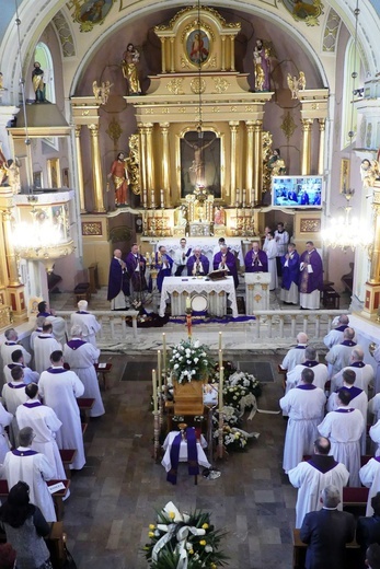 Uroczystości pogrzebowe ks. Tomasza Niedzieli w Bulowicach