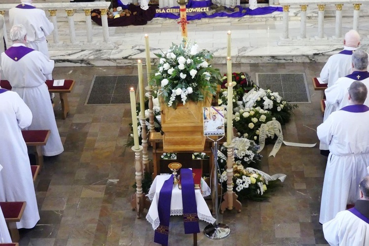 Uroczystości pogrzebowe ks. Tomasza Niedzieli w Bulowicach