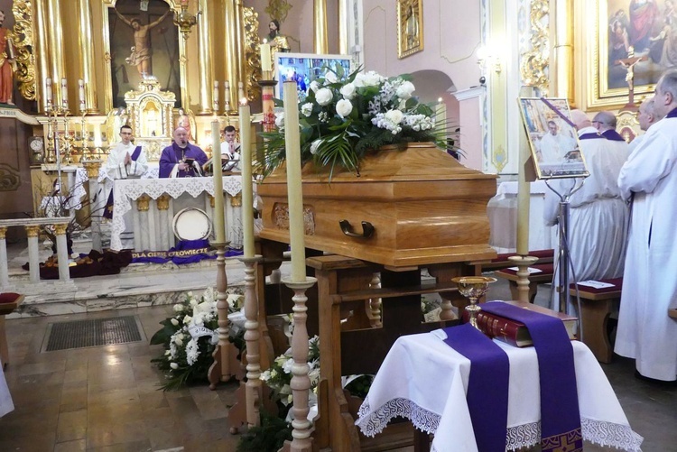 Uroczystości pogrzebowe ks. Tomasza Niedzieli w Bulowicach