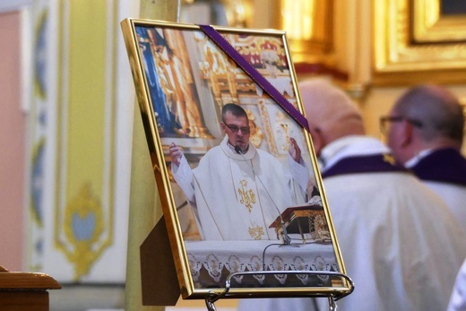 Uroczystości pogrzebowe ks. Tomasza Niedzieli w Bulowicach