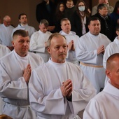 Błogosławieństwo ordynariusza diecezji, solidne przygotowanie, a przede wszystkim ufność w bycie narzędziem w ręku Boga pozwolą mężczyznom służyć jako szafarze nadzwyczajni.