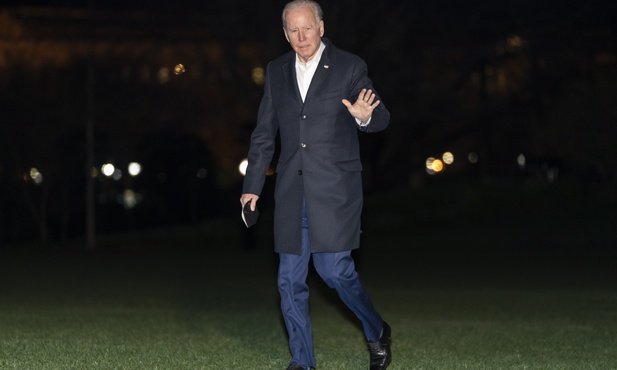 Fala komentarzy po stwierdzeniu Bidena, że Putin powinien odejść