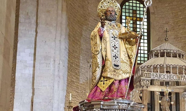Odnaleziony pierścień i inne przedmioty skradzione z bazyliki św. Mikołaja