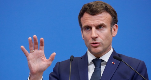 Francja/ Macron apeluje o umiar w słowach: nie nazwałbym Putina "rzeźnikiem"