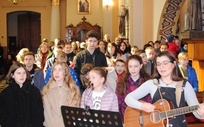 Goście z Ukrainy zapewnili muzyczną oprawę podczas Eucharystii.