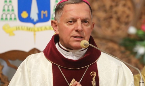 Abp Mieczysław Mokrzycki, metropolita lwowski, w sankturaium św. abp. Bilczewskiego w Wilamowicach.