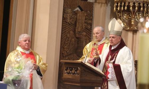 Modlitwę zakończyło błogosławieństwo relikwiami św. abp. Józefa Bilczewskiego.