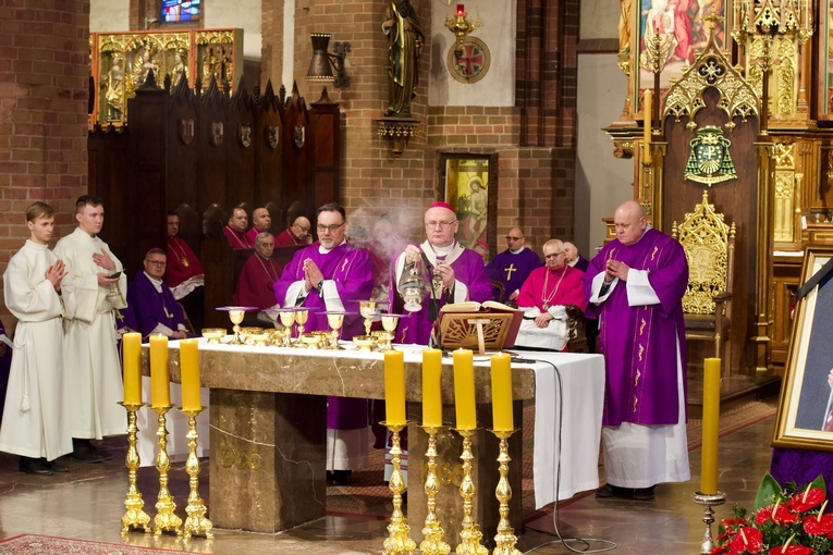 Pogrzeb śp. abp. Edmunda Piszcza