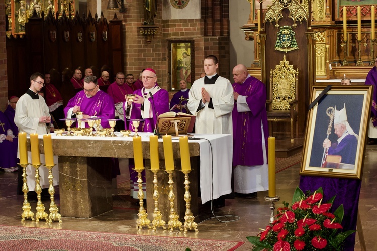 Pogrzeb śp. abp. Edmunda Piszcza