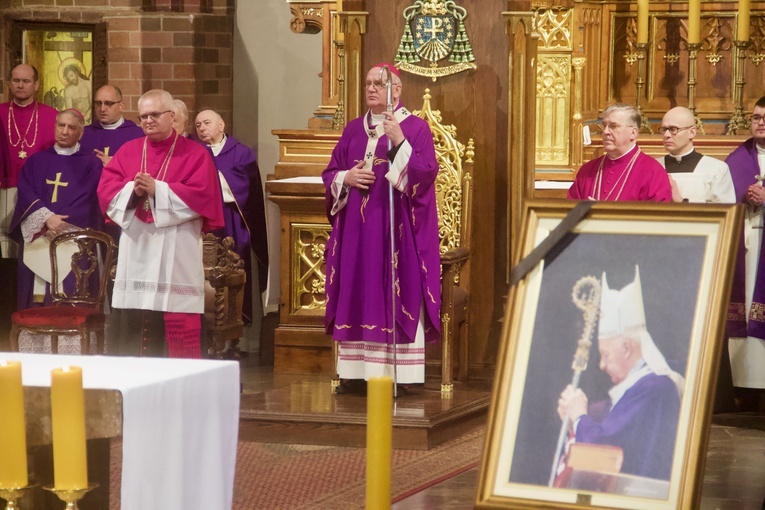 Pogrzeb śp. abp. Edmunda Piszcza