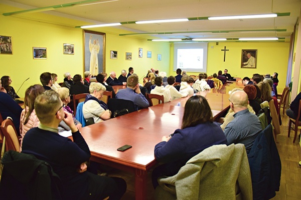 Słuchacze podczas spotkania.