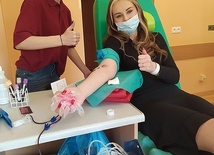 ▲	Licealiści oddają krew jedynie w te dni, kiedy nie koliduje to z pracami klasowymi.