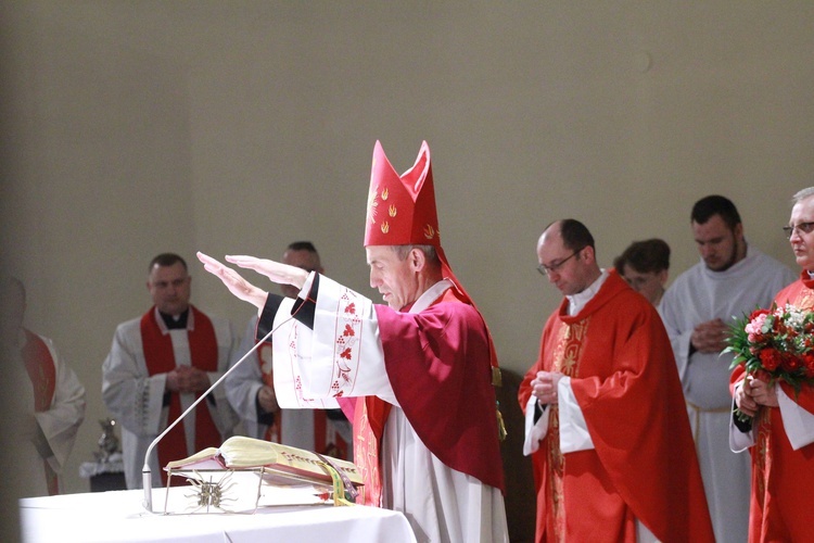 Bierzmowanie młodych z Nawojowej i Zawady