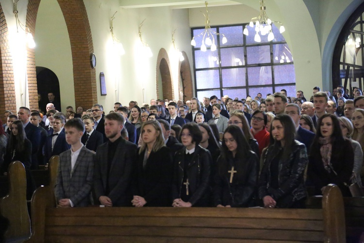 Bierzmowanie młodych z Nawojowej i Zawady