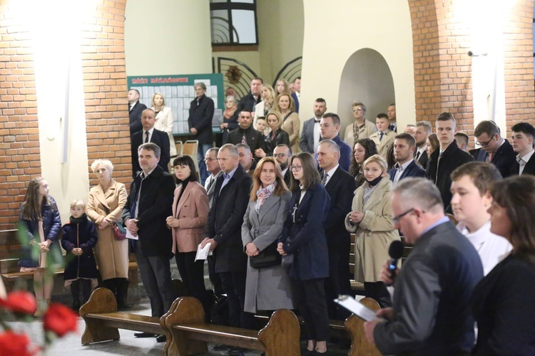 Bierzmowanie młodych z Nawojowej i Zawady