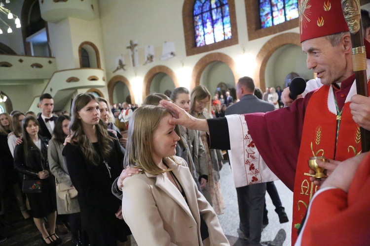 Bierzmowanie młodych z Nawojowej i Zawady