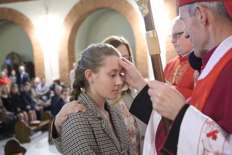 Bierzmowanie młodych z Nawojowej i Zawady